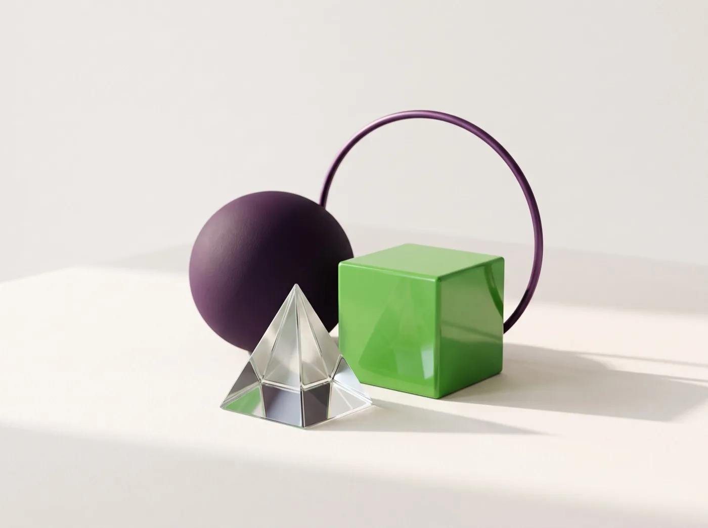Composición de primitivas geométricas en morado y verde sobre fondo blanco, representando identidad de marca